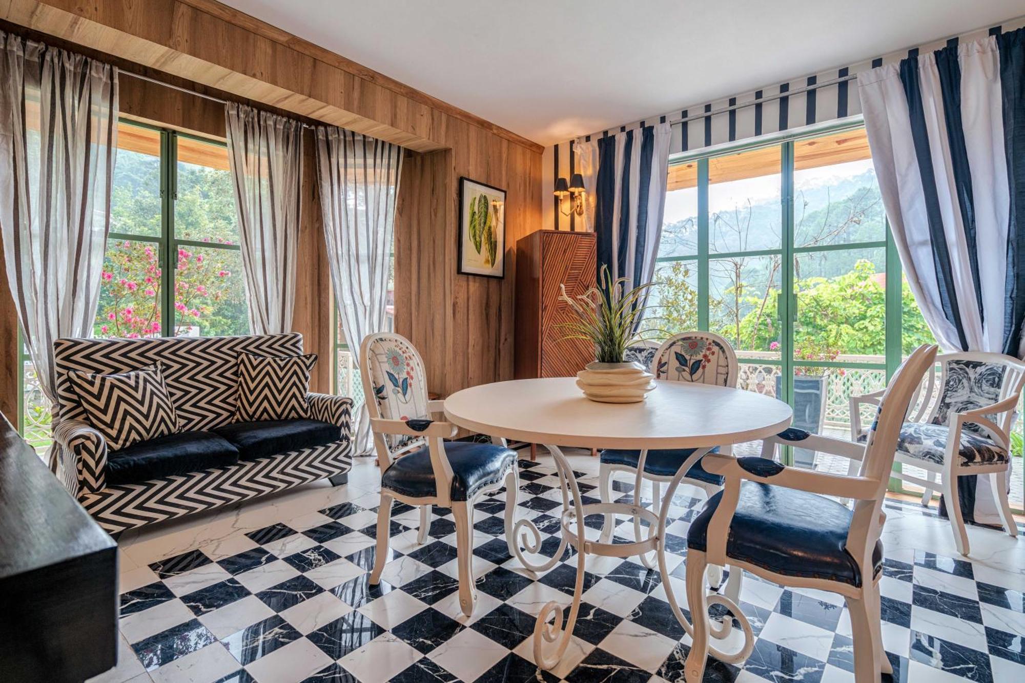 Casa Bhimtal Villa ภายนอก รูปภาพ